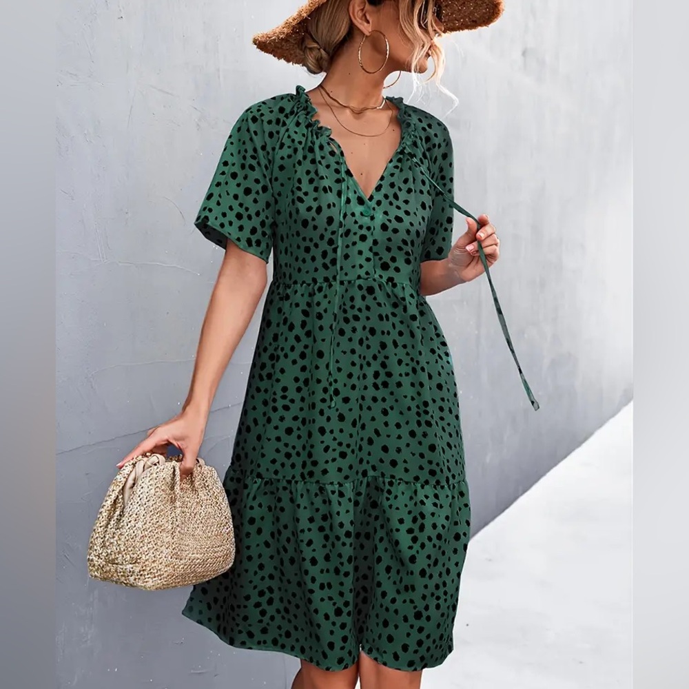 Emerald Wildflower Tiered Dress – Women's V-Neck Short Sleeve Printed Babydoll
